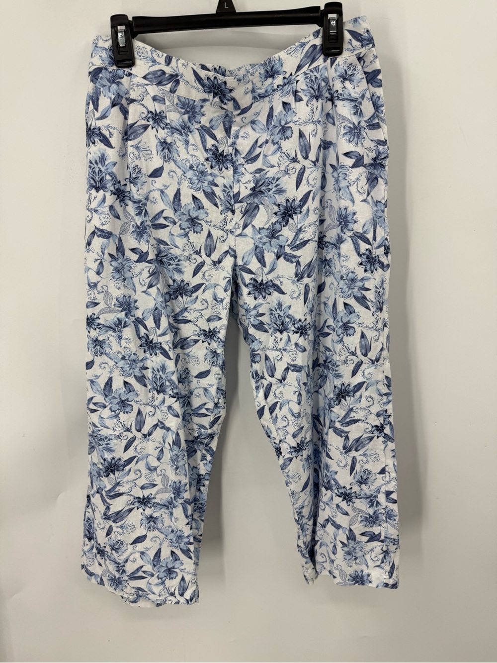 Christopher & Banks linen Floral Pull-On Capri Pants. M